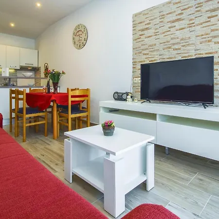 Three-bedroom In Apartment Ostrvica