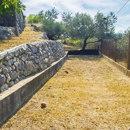 Apartment Three-bedroom In Ostrvica